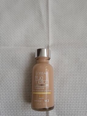 L'Oreal Liquid Foundation in Nude Beige with Silver Cap